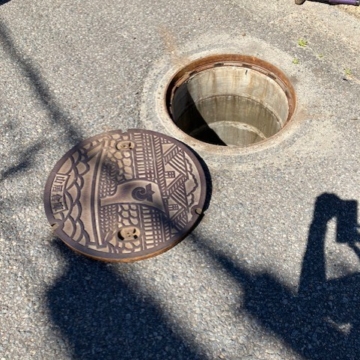 契約前の事前確認、マンホールを開けてみました