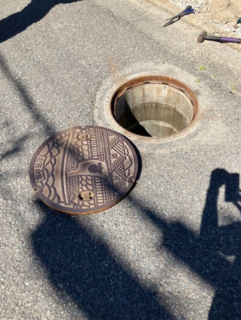 契約前の事前確認、マンホールを開けてみました