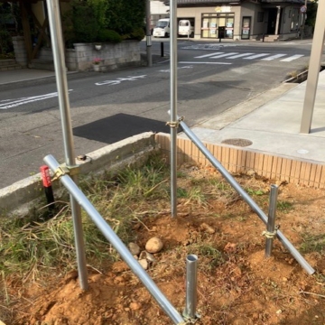 ようやくコツがつかめた、売物件看板の設置作業